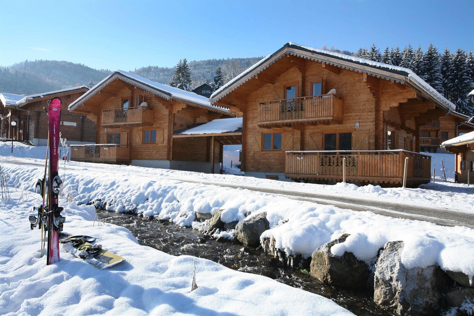 Residence Nemea Les Chalets Du Bois De Champelle Morillon Exterior photo