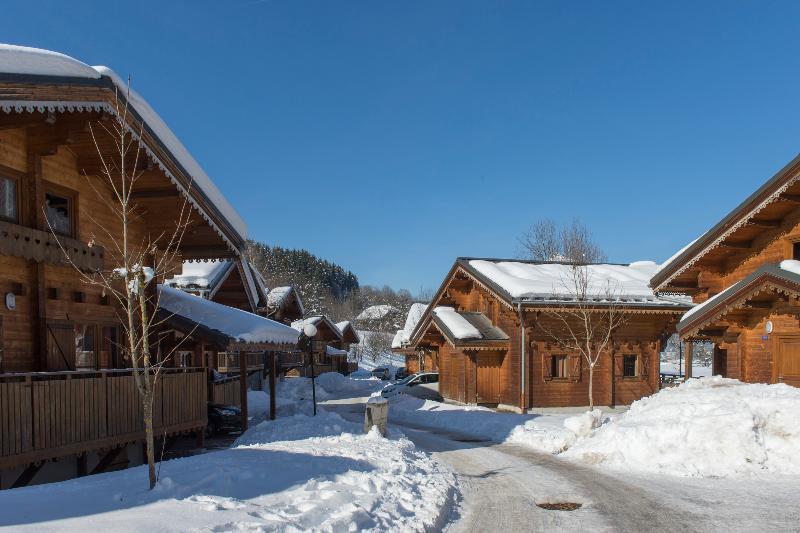 Residence Nemea Les Chalets Du Bois De Champelle Morillon Exterior photo