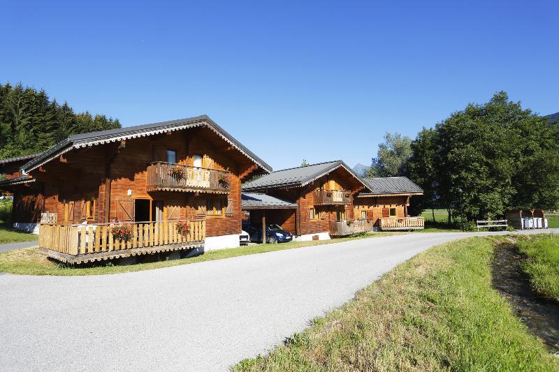 Residence Nemea Les Chalets Du Bois De Champelle Morillon Exterior photo