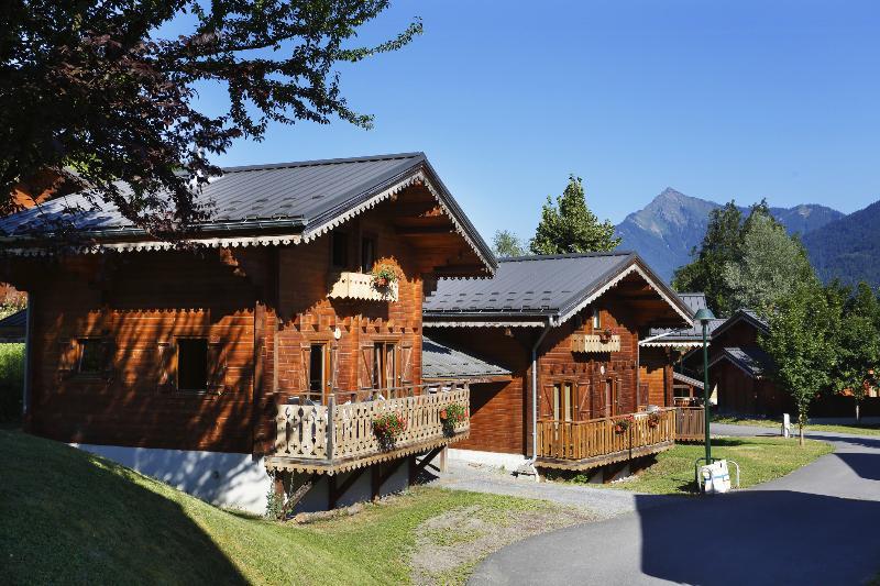Residence Nemea Les Chalets Du Bois De Champelle Morillon Exterior photo