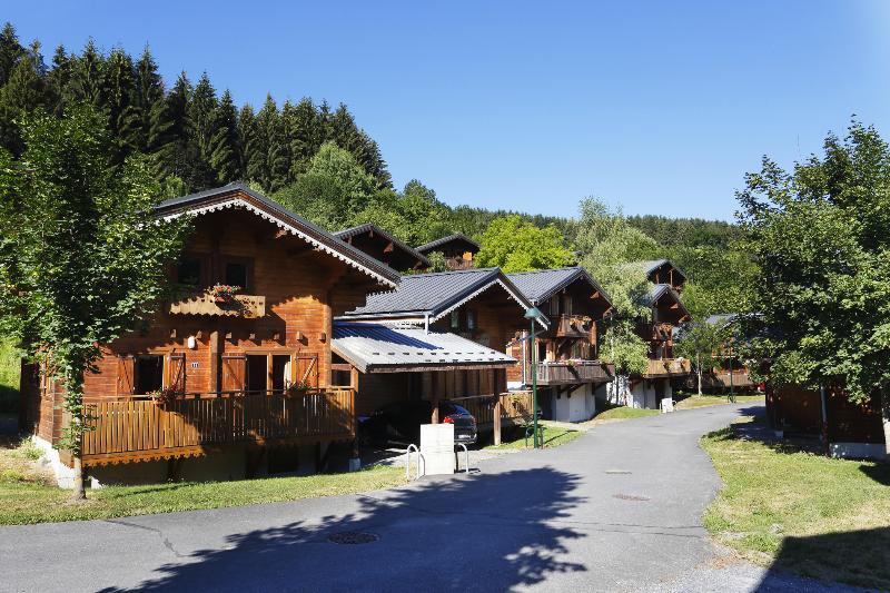 Residence Nemea Les Chalets Du Bois De Champelle Morillon Exterior photo