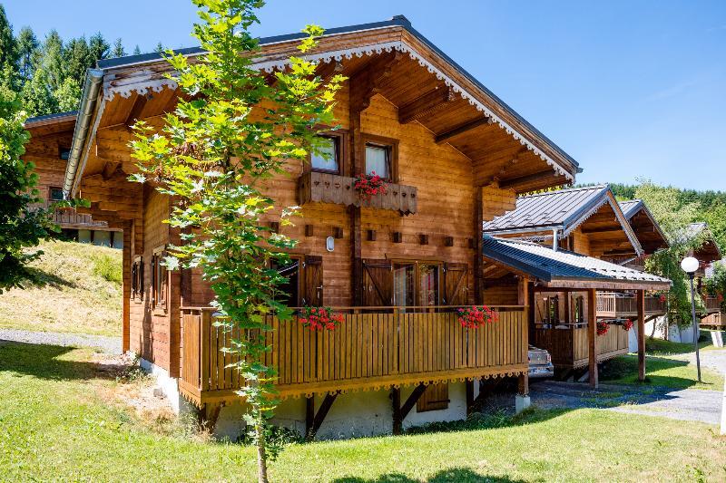 Residence Nemea Les Chalets Du Bois De Champelle Morillon Exterior photo